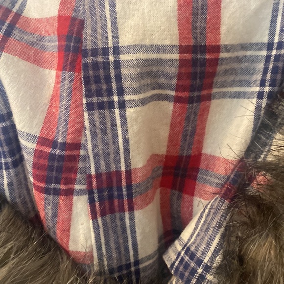 Maurice’s red vest with plaid furry hood size small - Picture 6 of 8
